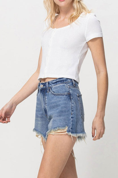 XS-S-M-L - DISTRESSED RIGID MOM SHORTS