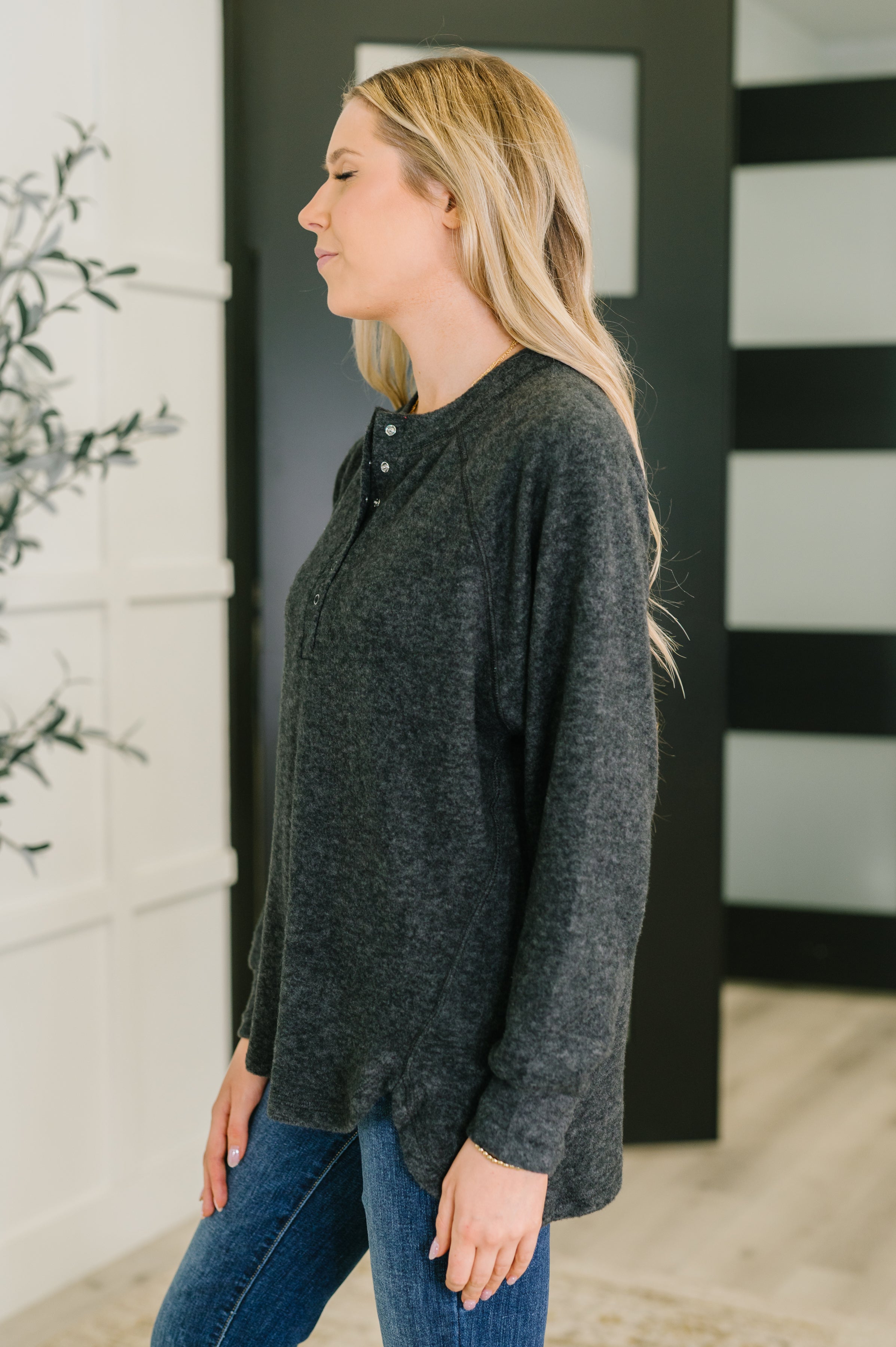 Urban Flux Scooped Hi-Low Long Pullover in Black